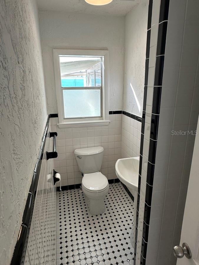 BAY VIEW HEIGHTS - Residential Lease