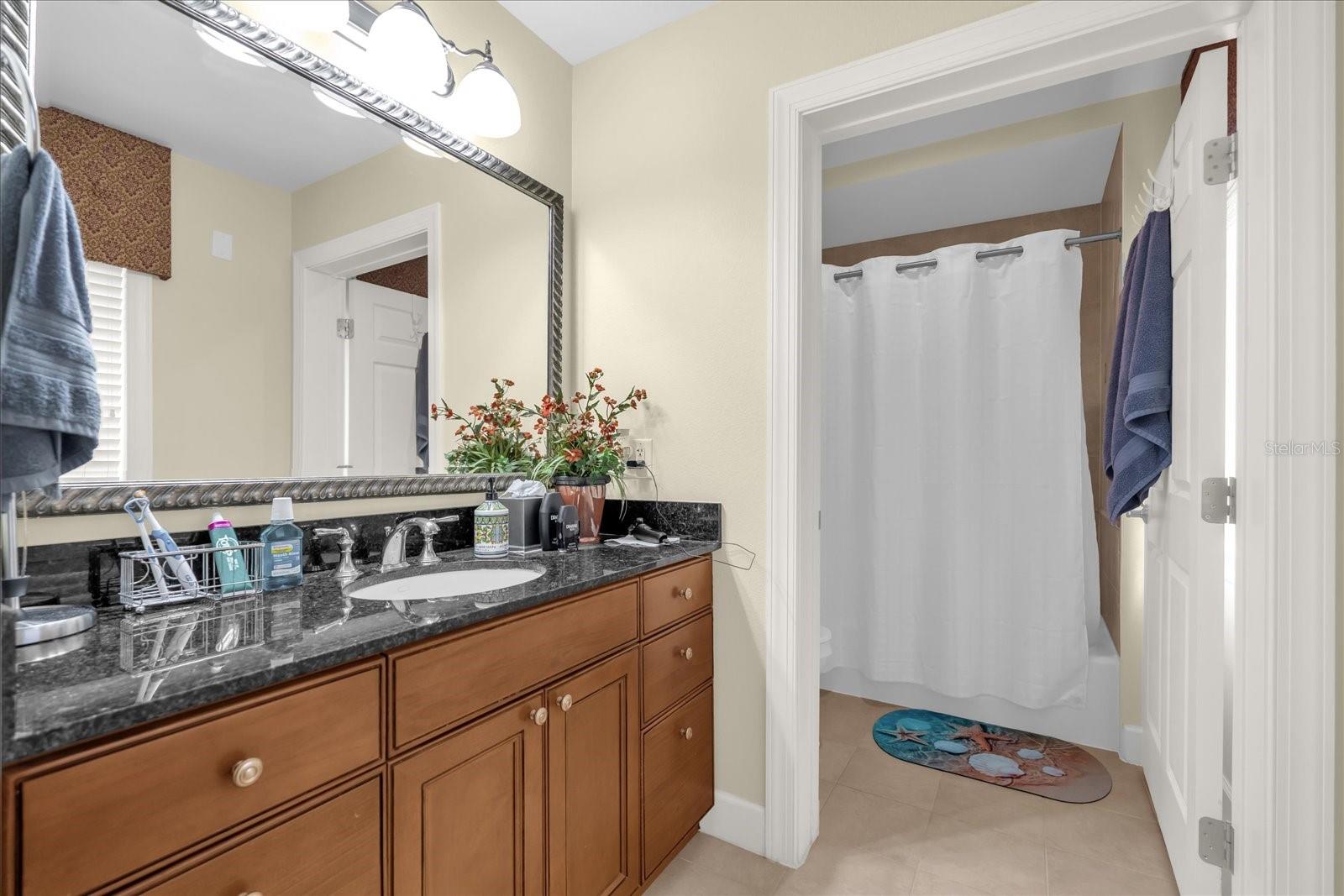 CENTRE COURT RIDGE PH 8 CONDO - Residential