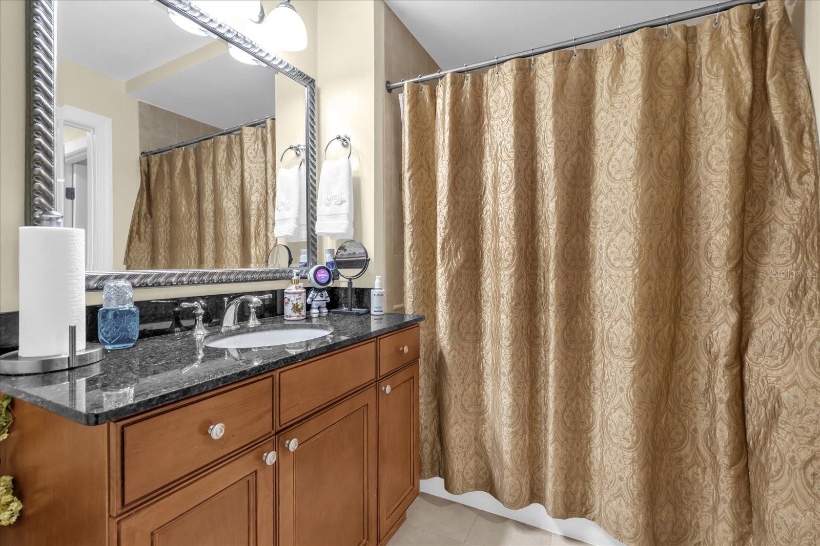 CENTRE COURT RIDGE PH 8 CONDO - Residential