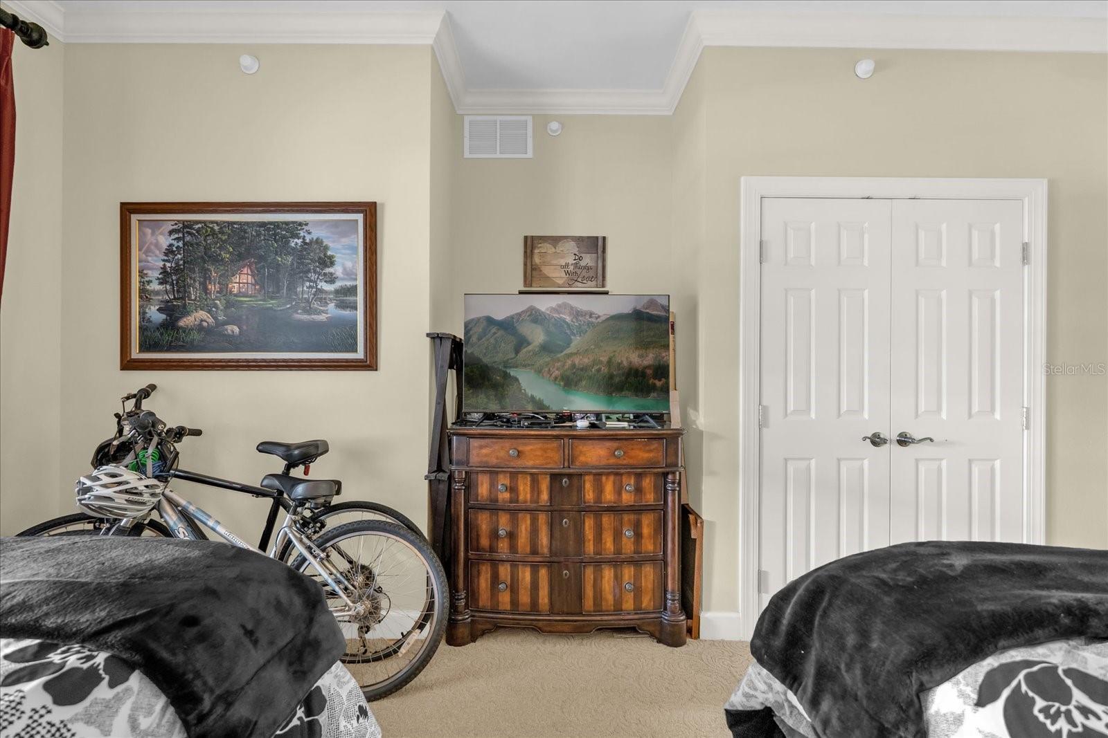 CENTRE COURT RIDGE PH 8 CONDO - Residential