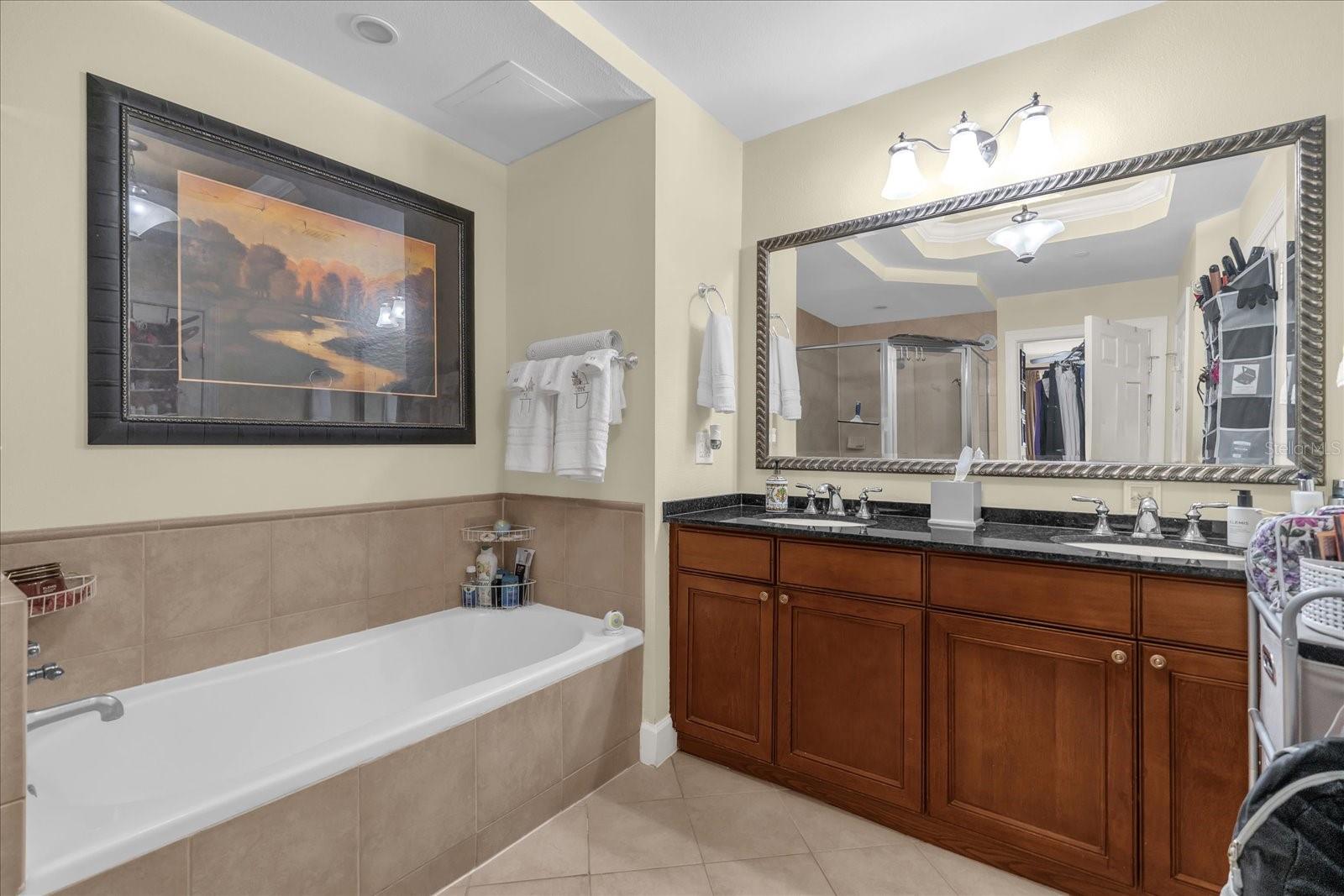 CENTRE COURT RIDGE PH 8 CONDO - Residential