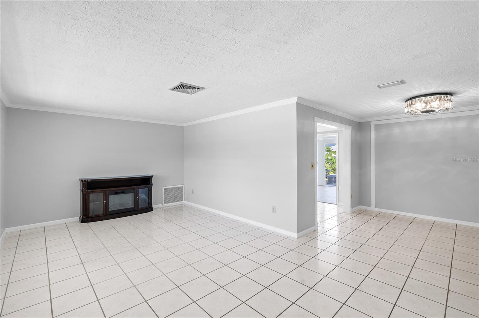 WILLIAMSDALE SQUARE 2ND ADD - Residential Lease