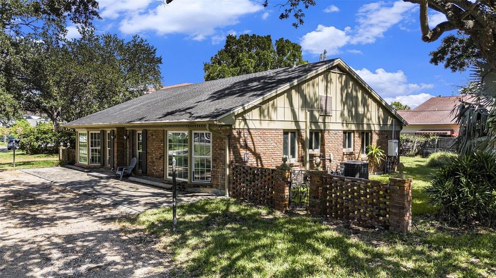 Photo of 503 Severn Avenue, Tampa, FL 33606 (MLS # TB8430256)