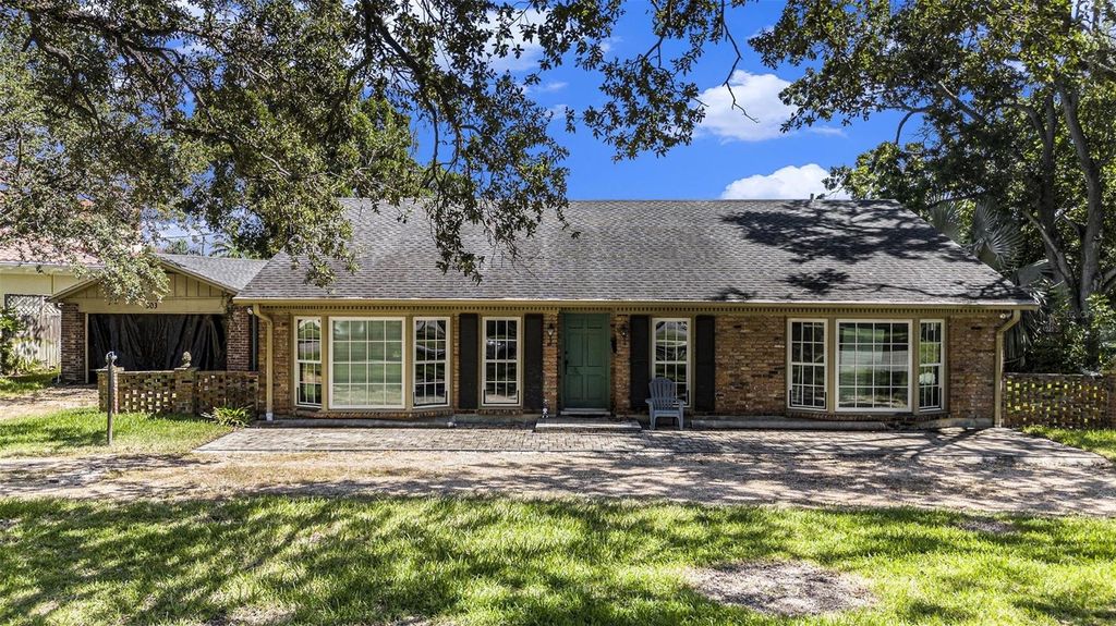 Photo of 503 Severn Avenue, Tampa, FL 33606 (MLS # TB8430256)