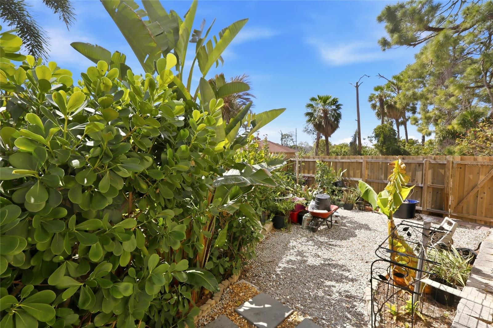 SOUTH VENICE UNIT 06 - Residential