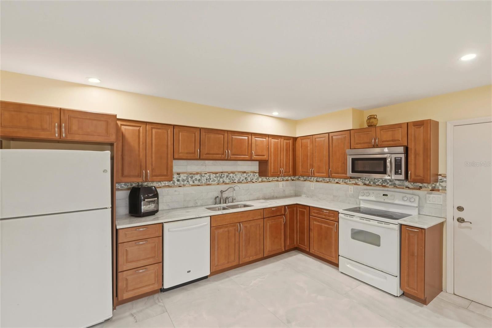 SOUTH VENICE UNIT 06 - Residential