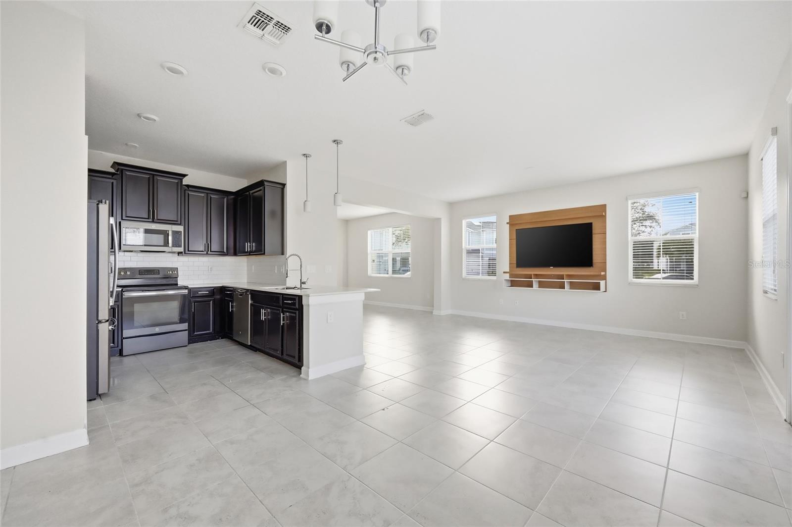 STOREY LAKE TR K - Residential Lease