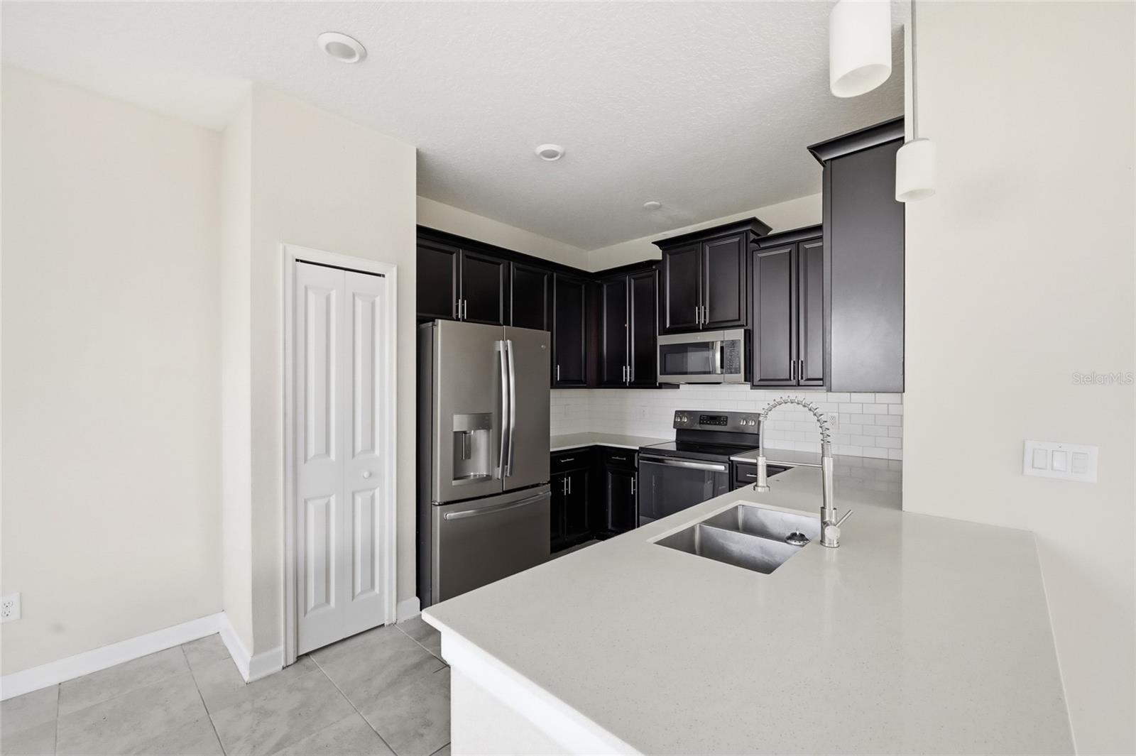 STOREY LAKE TR K - Residential Lease