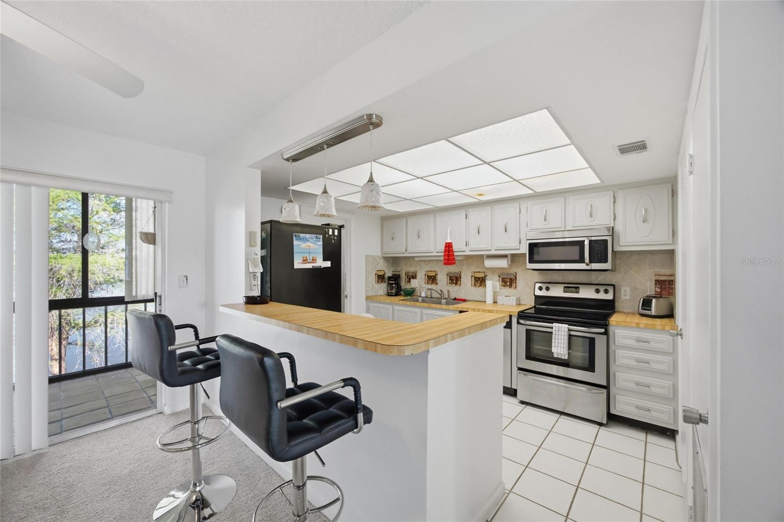 LAKESIDE VILLAGE 01 CONDO - Residential