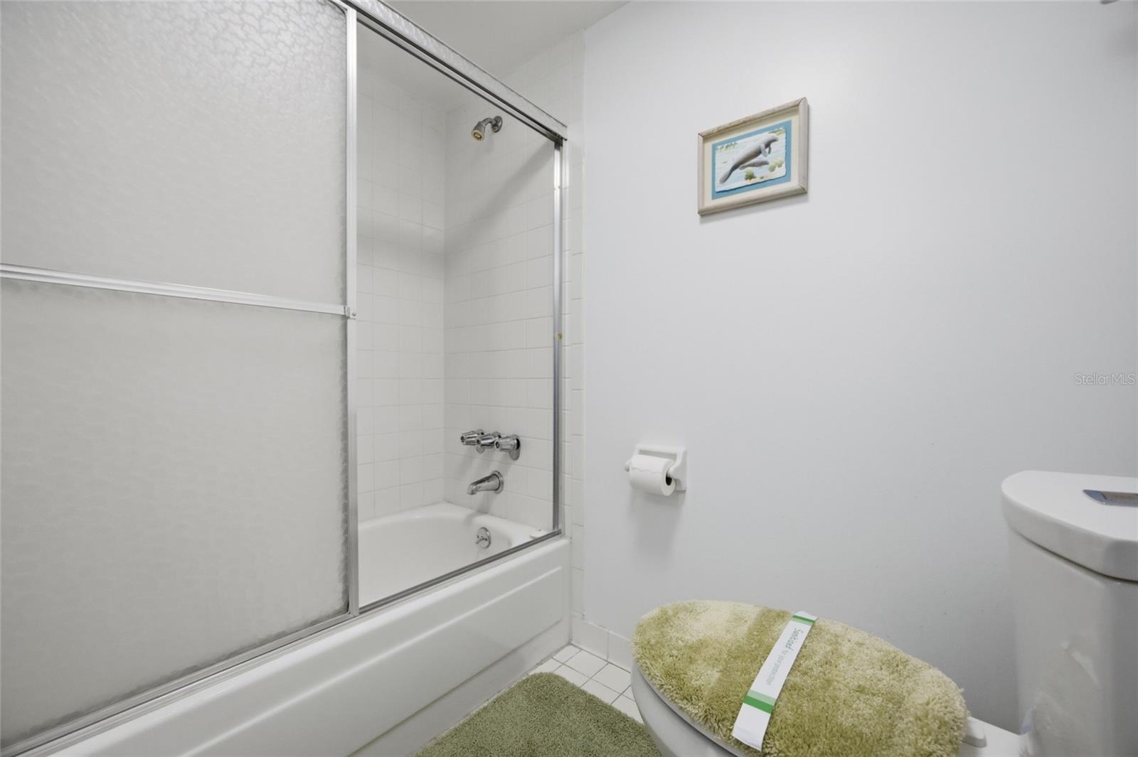 LAKESIDE VILLAGE 01 CONDO - Residential