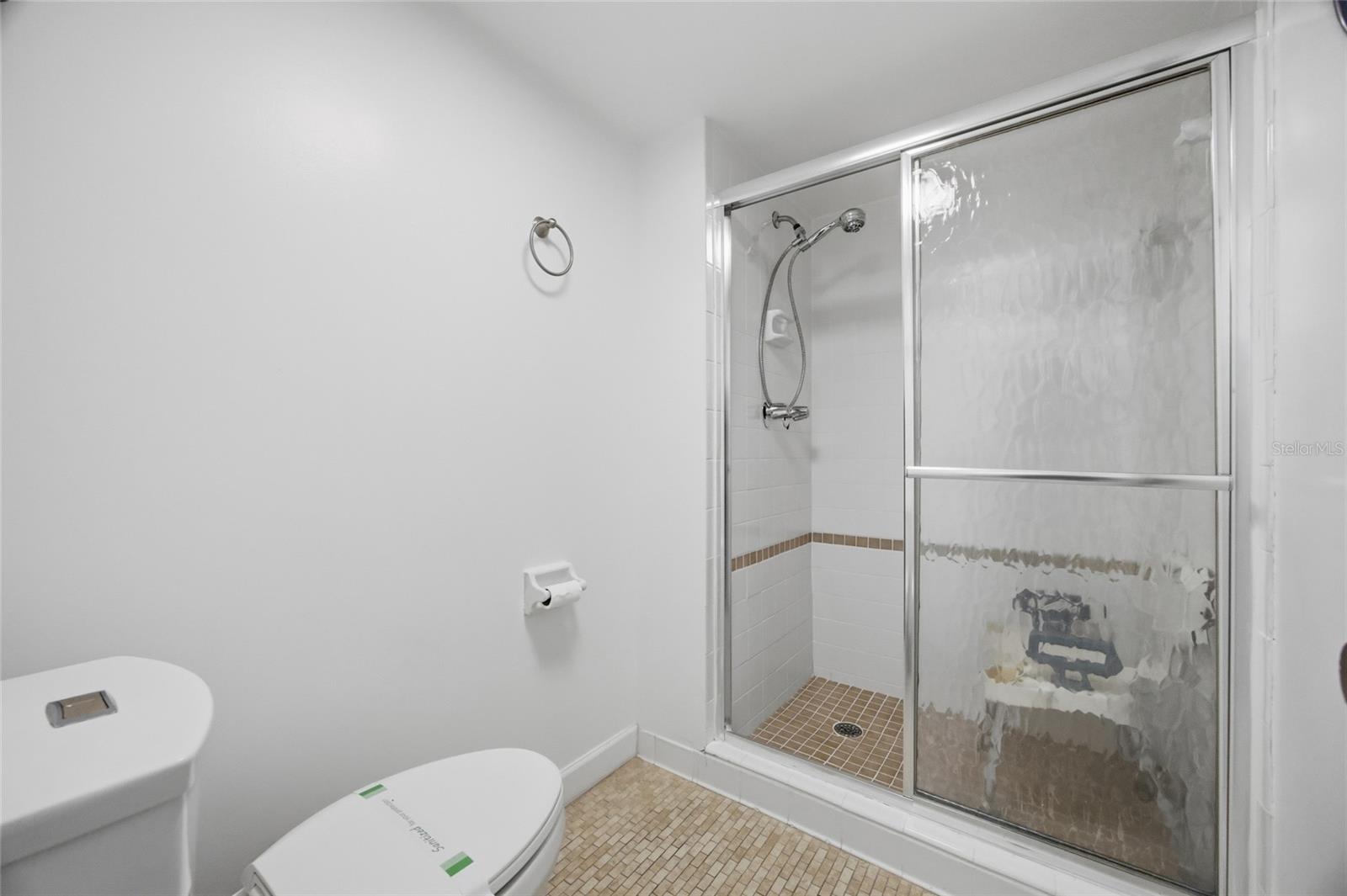 LAKESIDE VILLAGE 01 CONDO - Residential