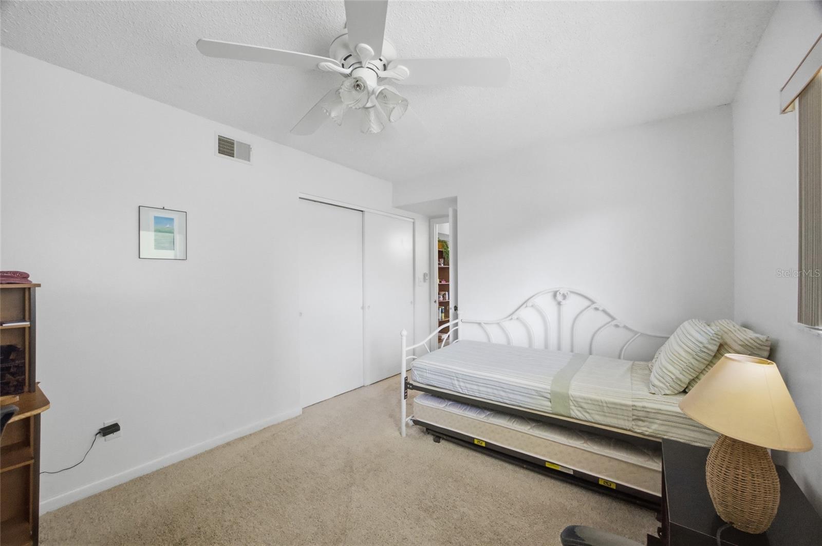 LAKESIDE VILLAGE 01 CONDO - Residential