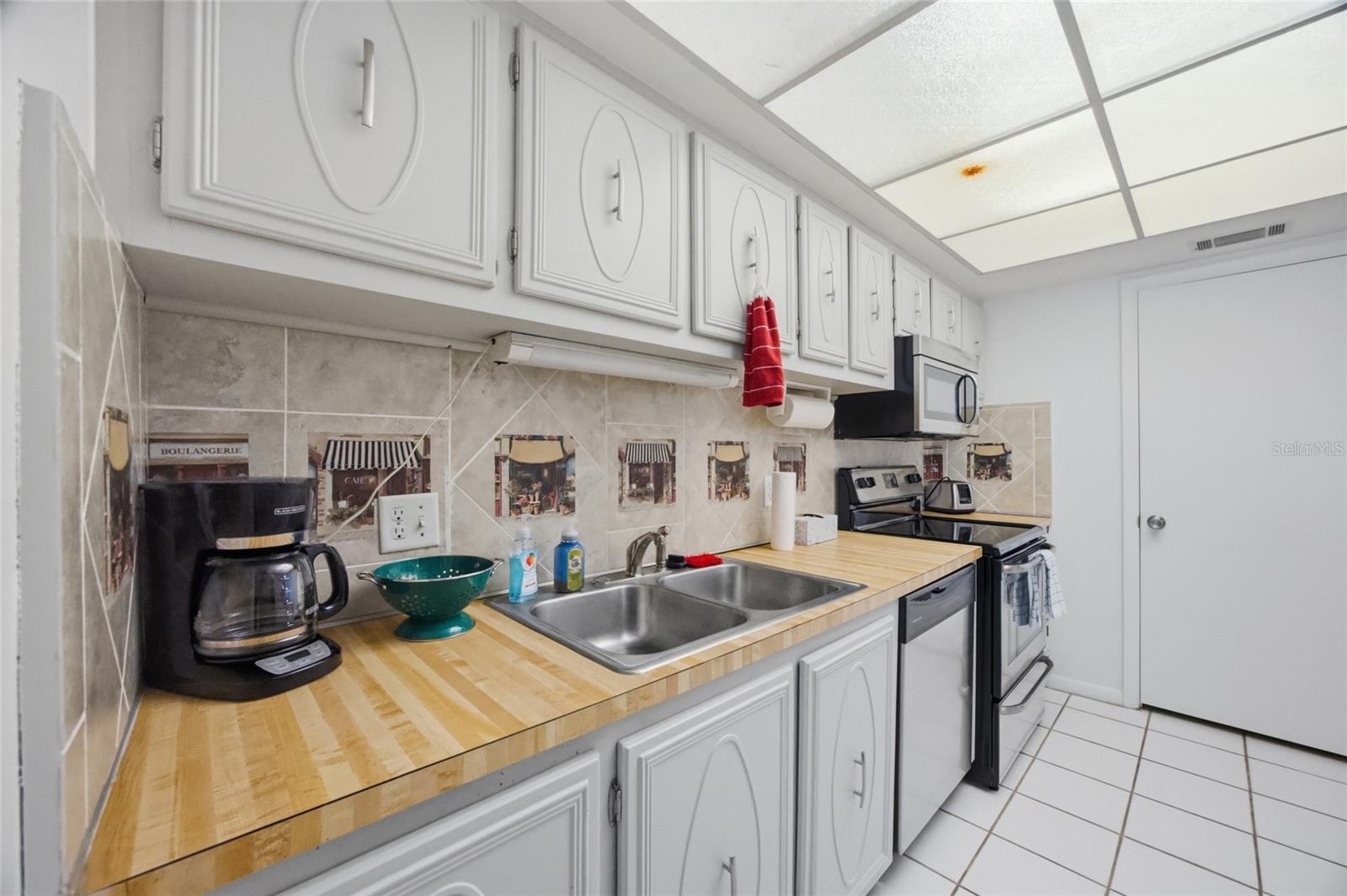 LAKESIDE VILLAGE 01 CONDO - Residential