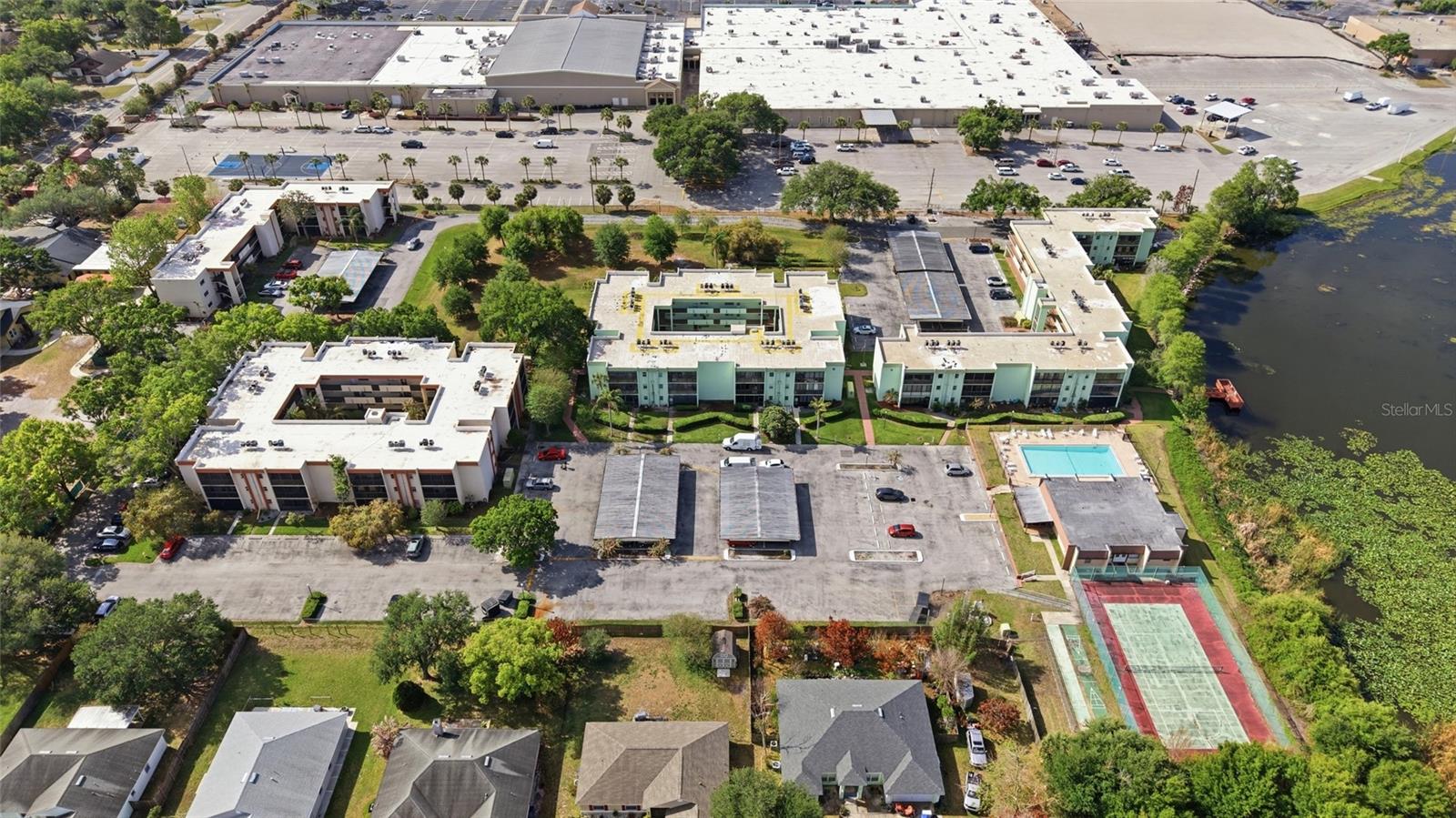 LAKESIDE VILLAGE 01 CONDO - Residential