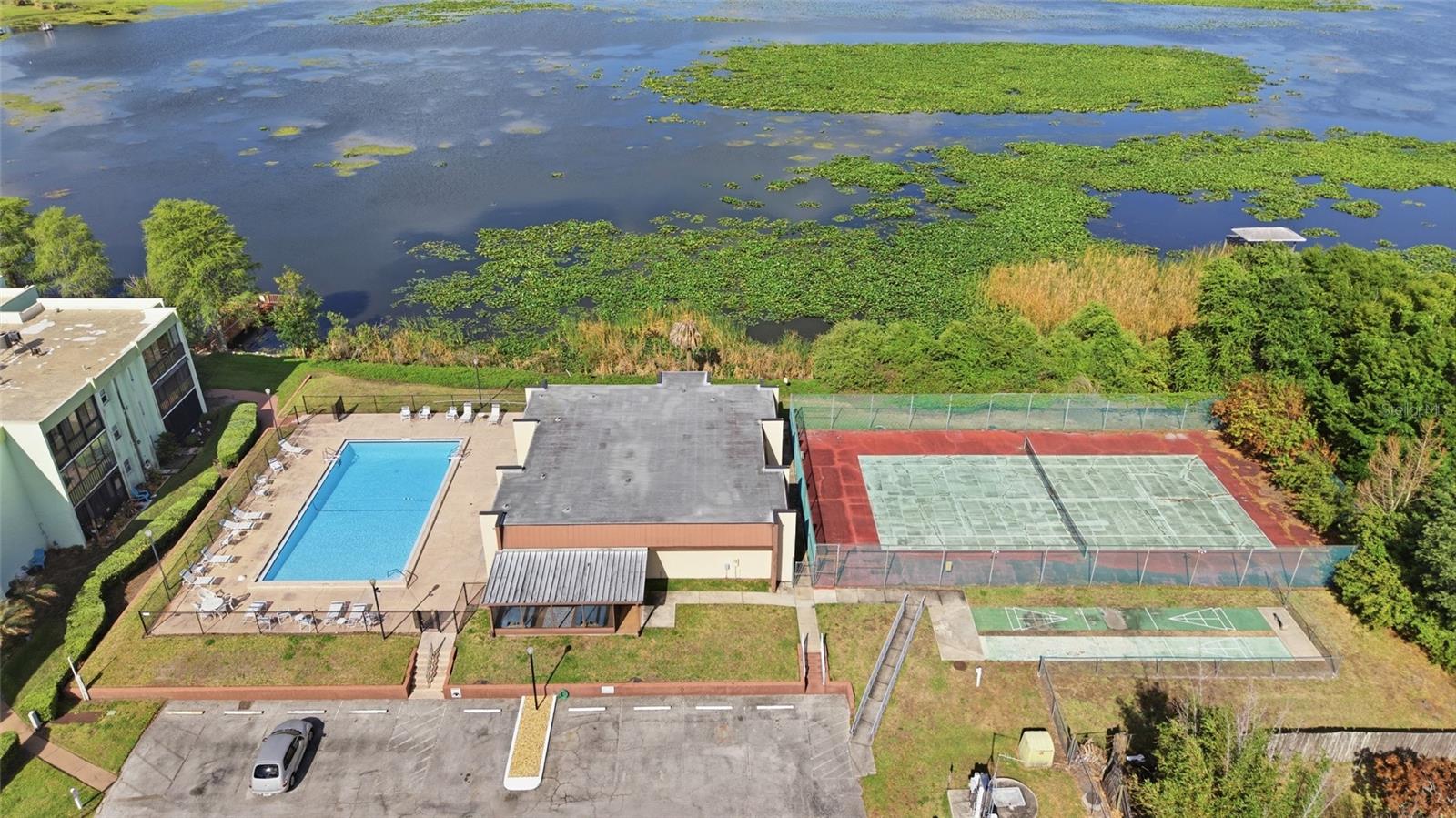 LAKESIDE VILLAGE 01 CONDO - Residential