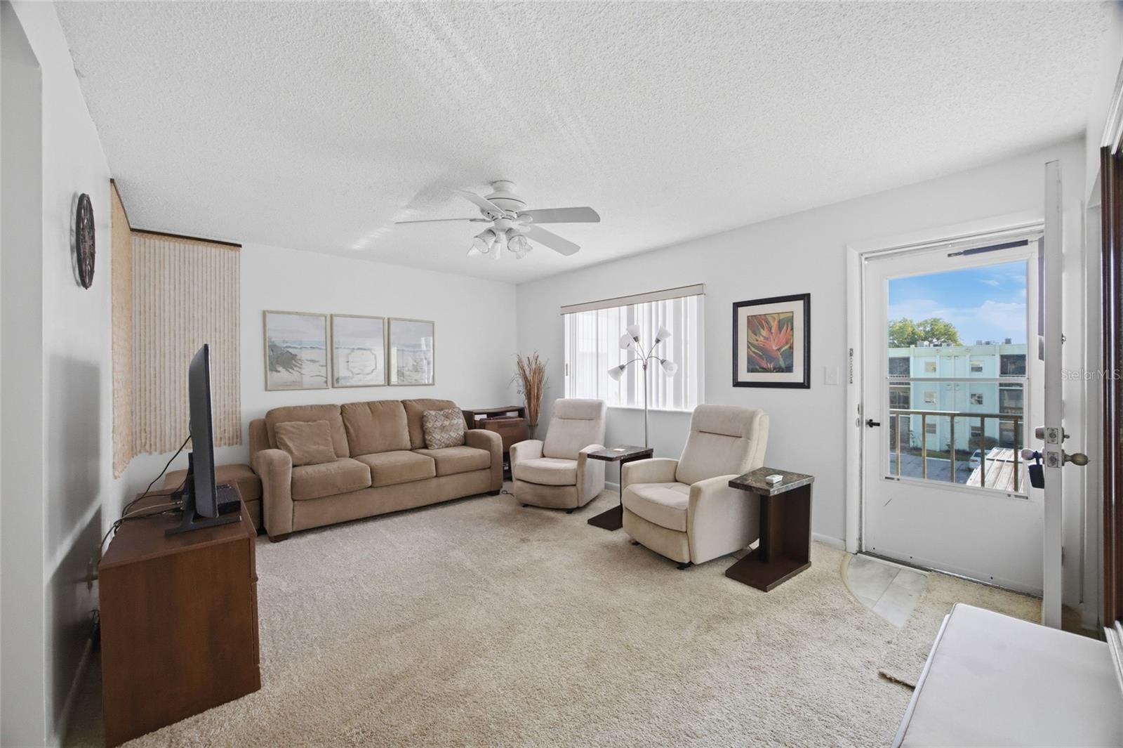 LAKESIDE VILLAGE 01 CONDO - Residential