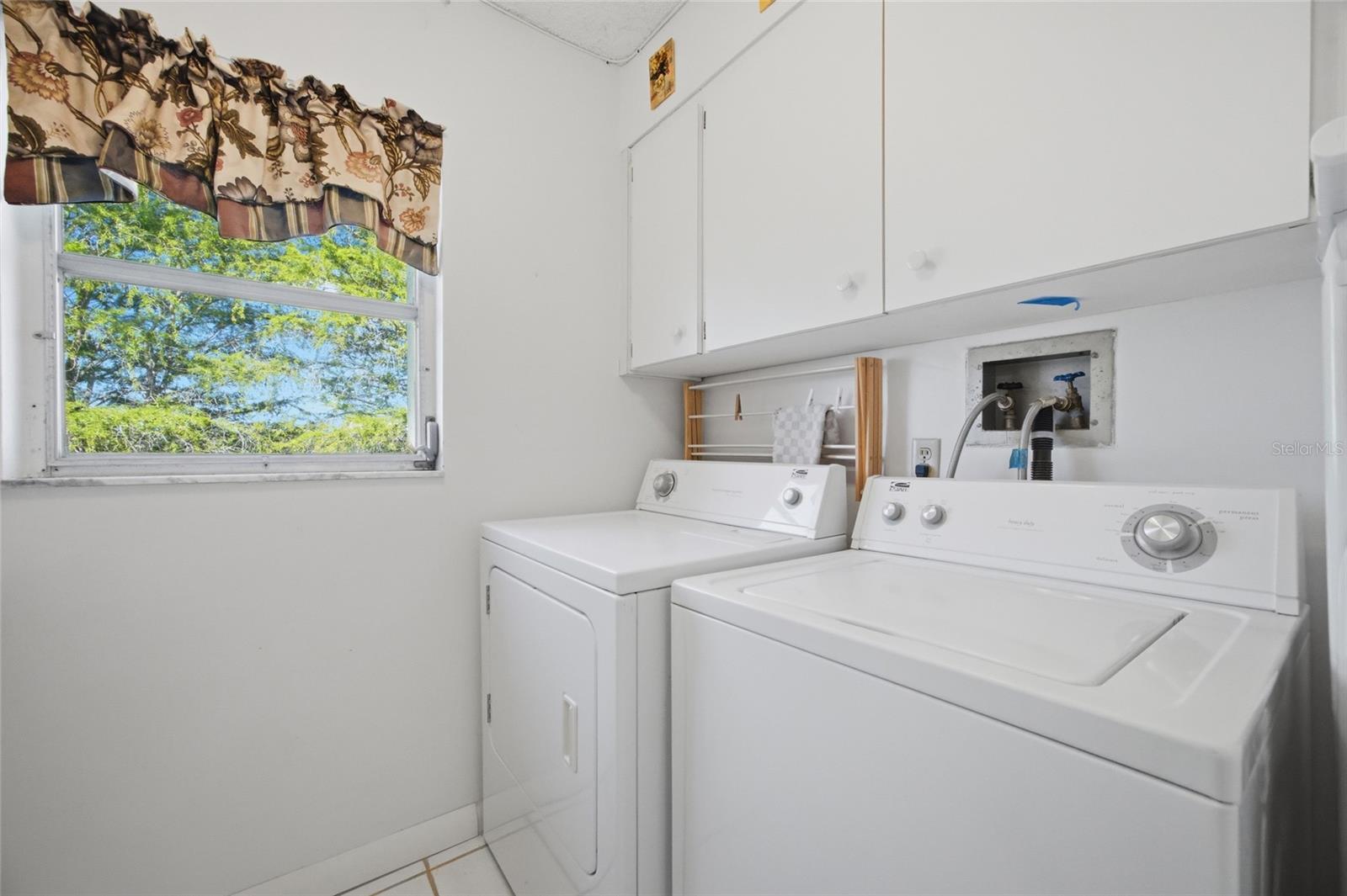 LAKESIDE VILLAGE 01 CONDO - Residential