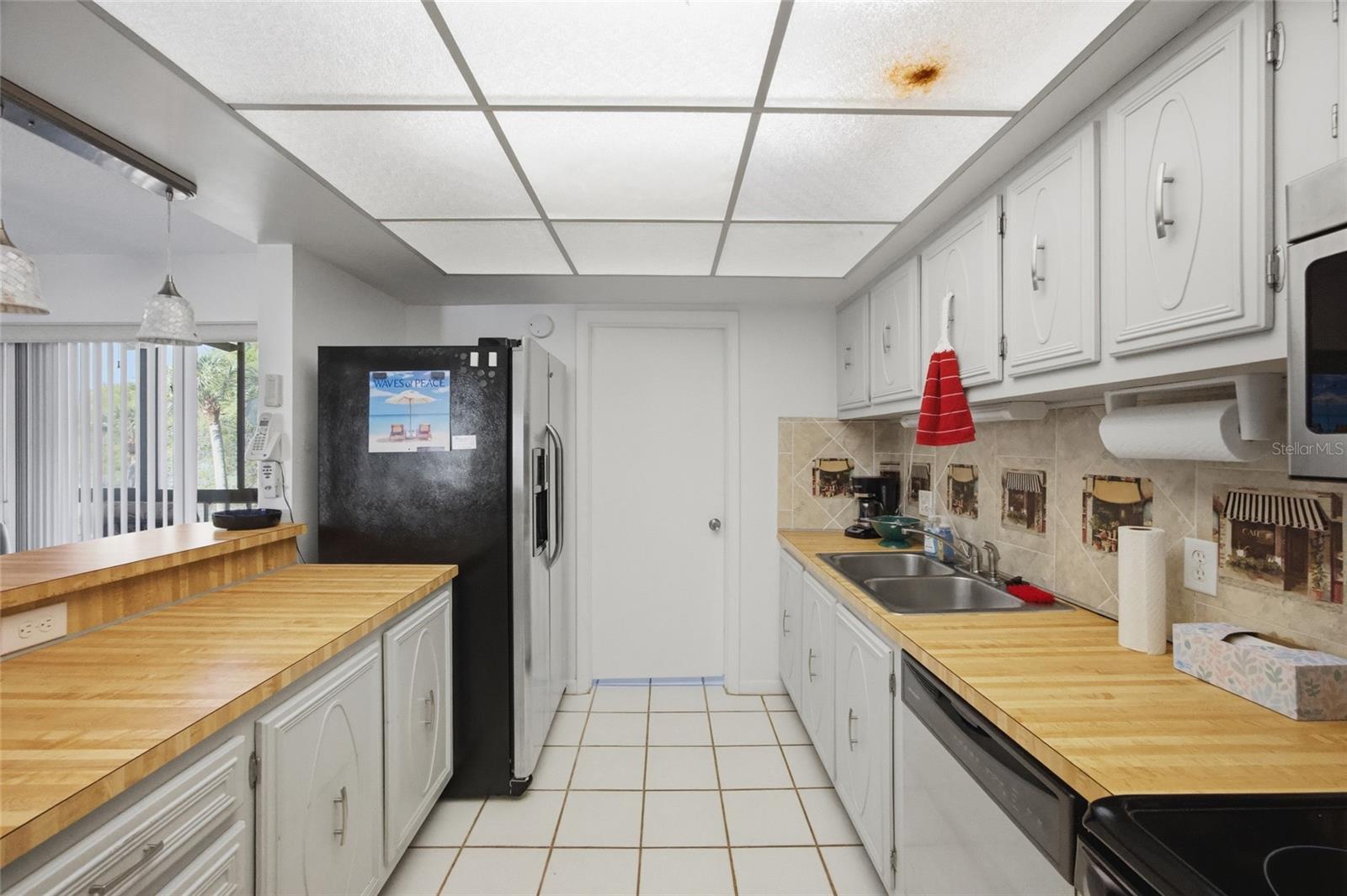 LAKESIDE VILLAGE 01 CONDO - Residential