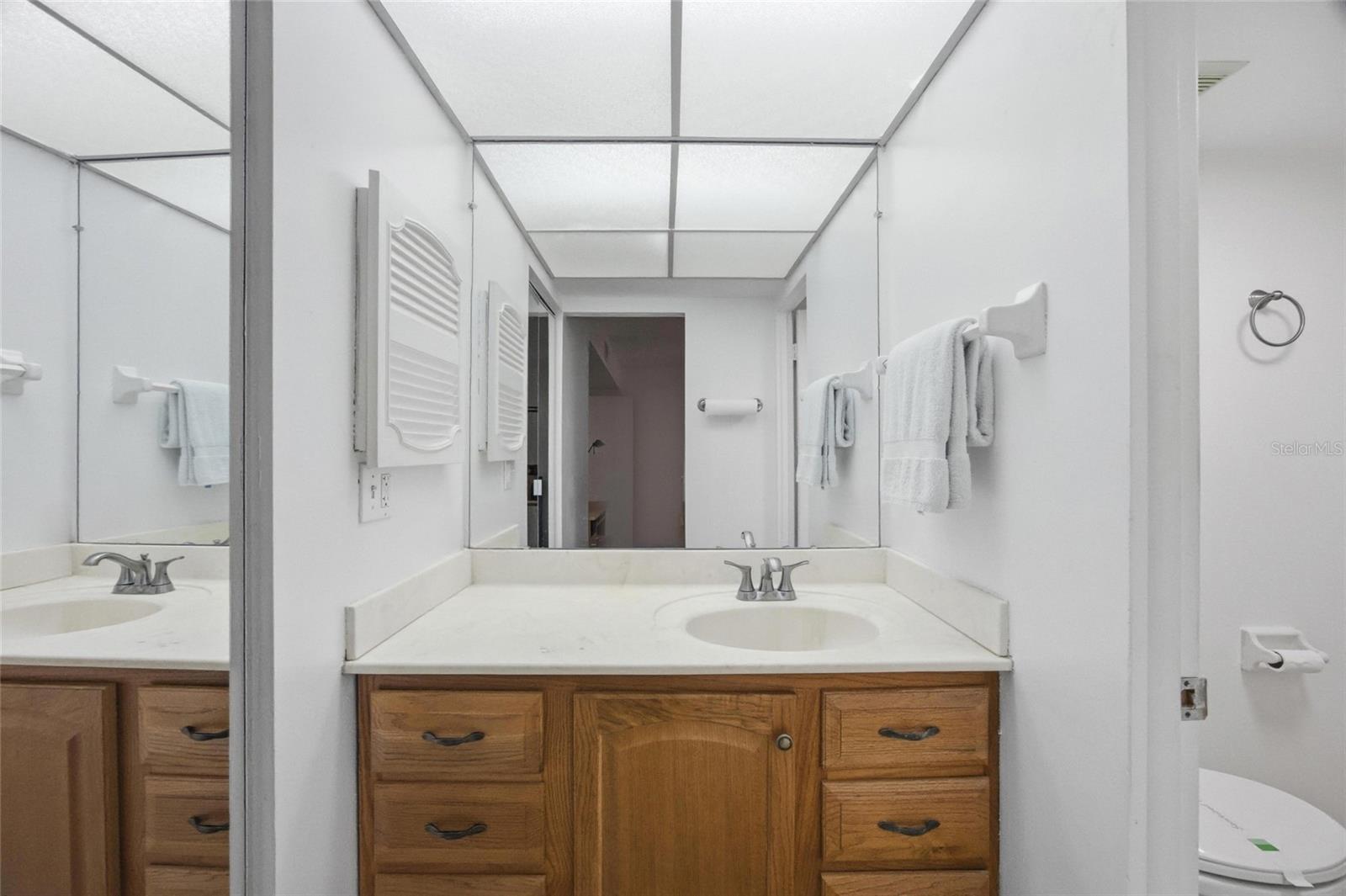 LAKESIDE VILLAGE 01 CONDO - Residential