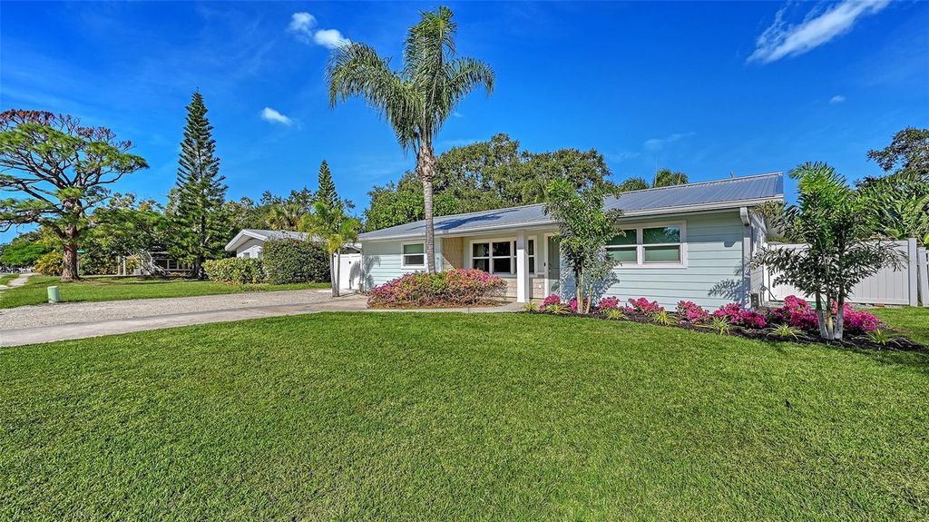 Photo of 2115 Grove Street, Sarasota, FL 34239 (MLS # A4677229)