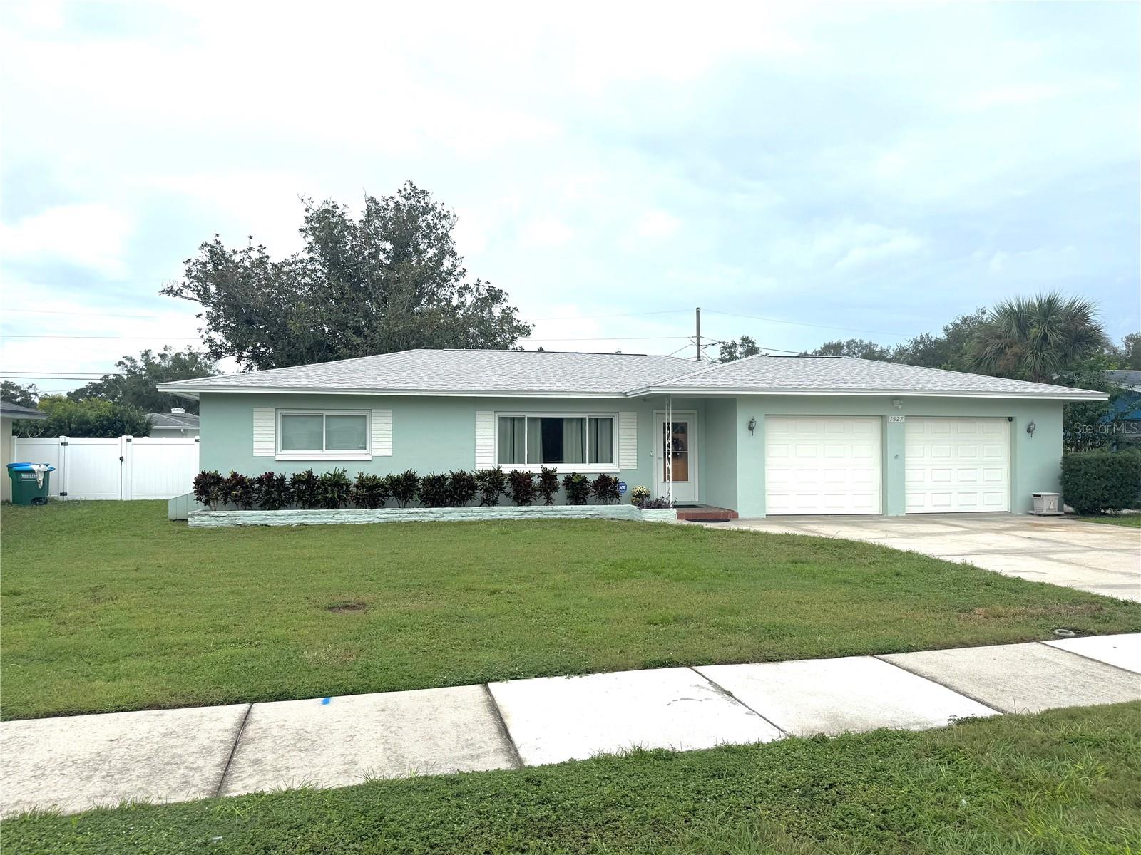 1527 LAKEVIEW ROAD
