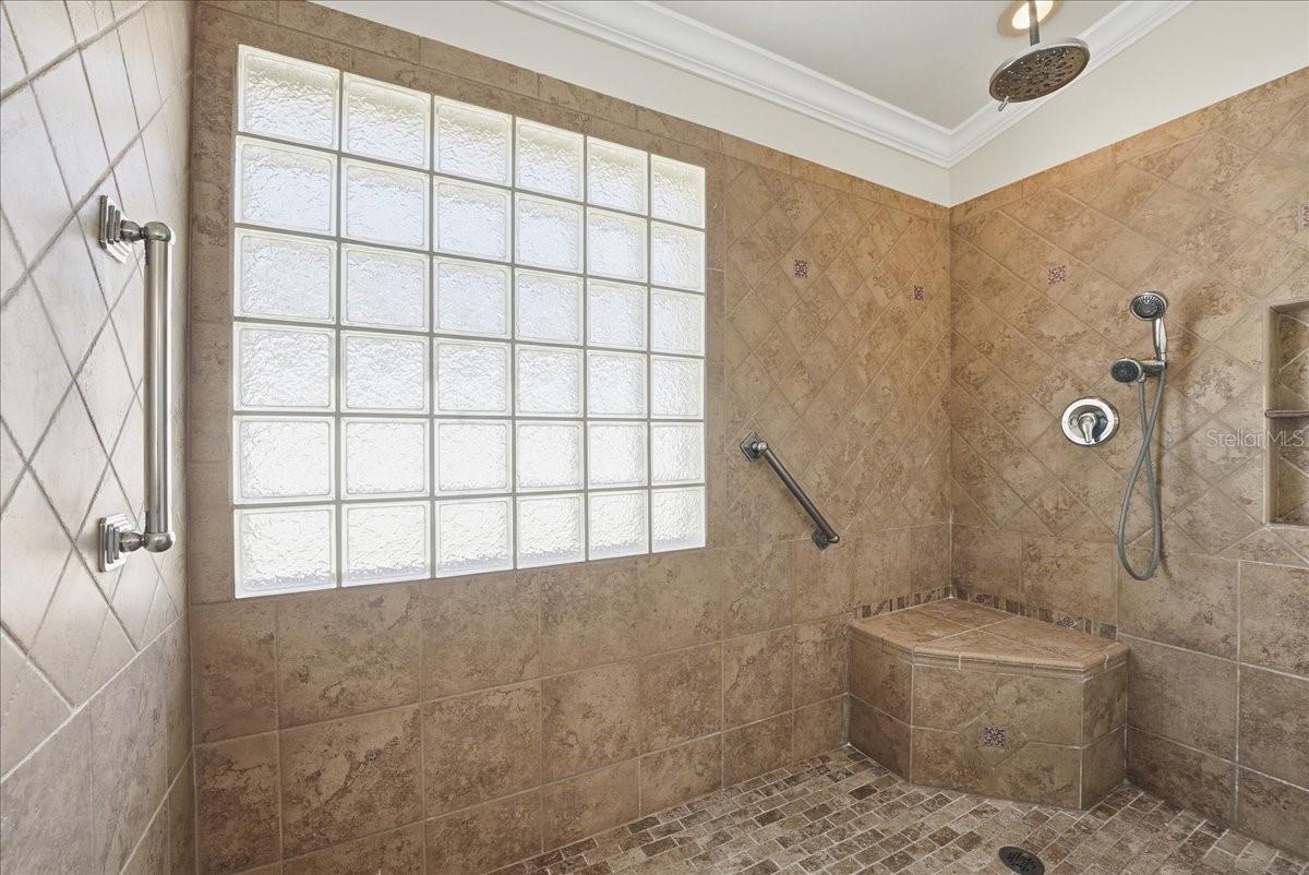 RIVERSIDE AT TWIN RIVERS UN 4A - Residential