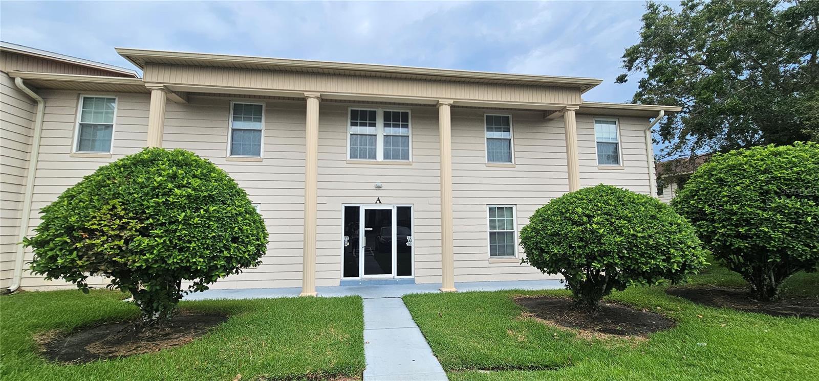 Short Term Lease available just in time for Snowbird season Vibrant 55+ community Furnished Twp bedroom unit, inclusive of water. Residents can engage in a variety of planned weekly or monthly social activities, including BINGO, CORNHOLE, PEANUCLE, and MAHJONG, as well as participate in potluck dinners and happy hour events. Contact me for more information. Unit located in Kissimmee Heritage House Condo off Highway 192 between Thacker and Armstrong