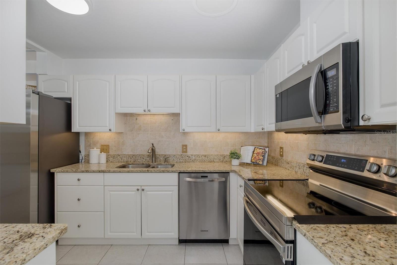 LOVERS OAK CONDO - Residential