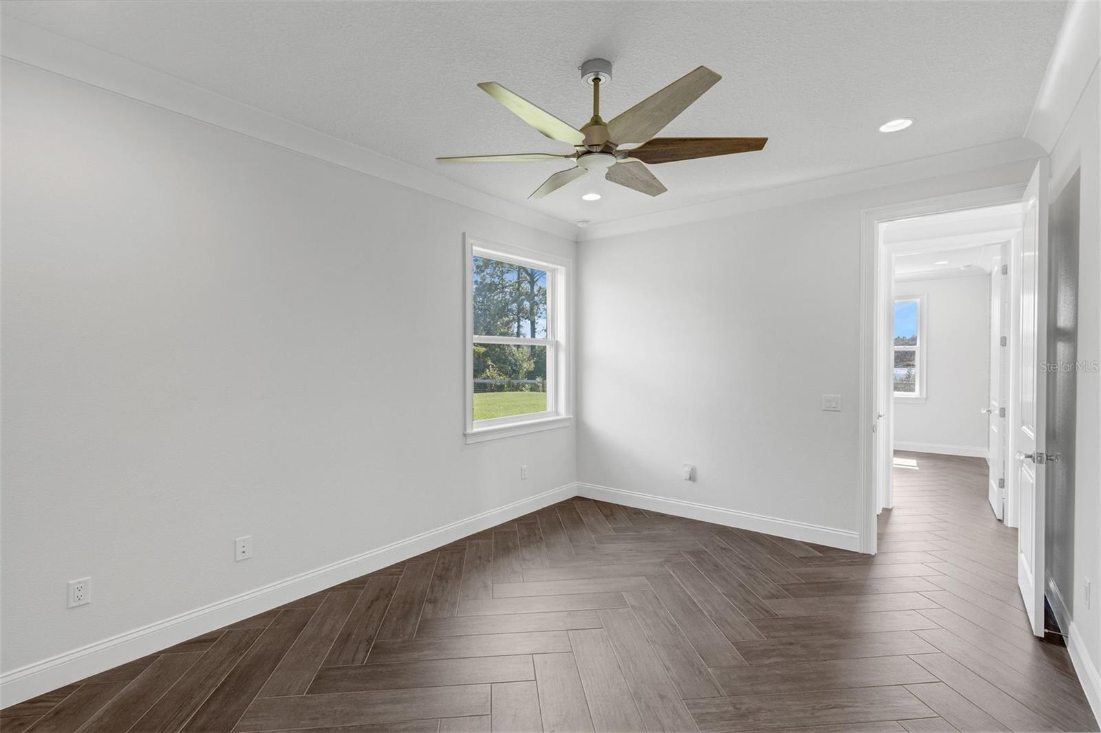 SILVER SPRINGS SHORES - Residential