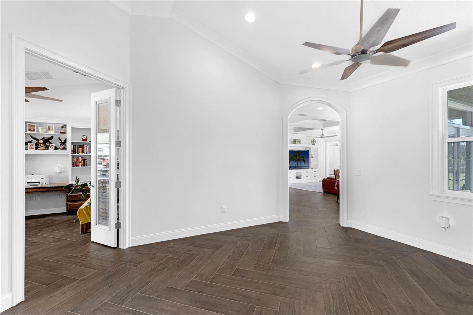 SILVER SPRINGS SHORES - Residential