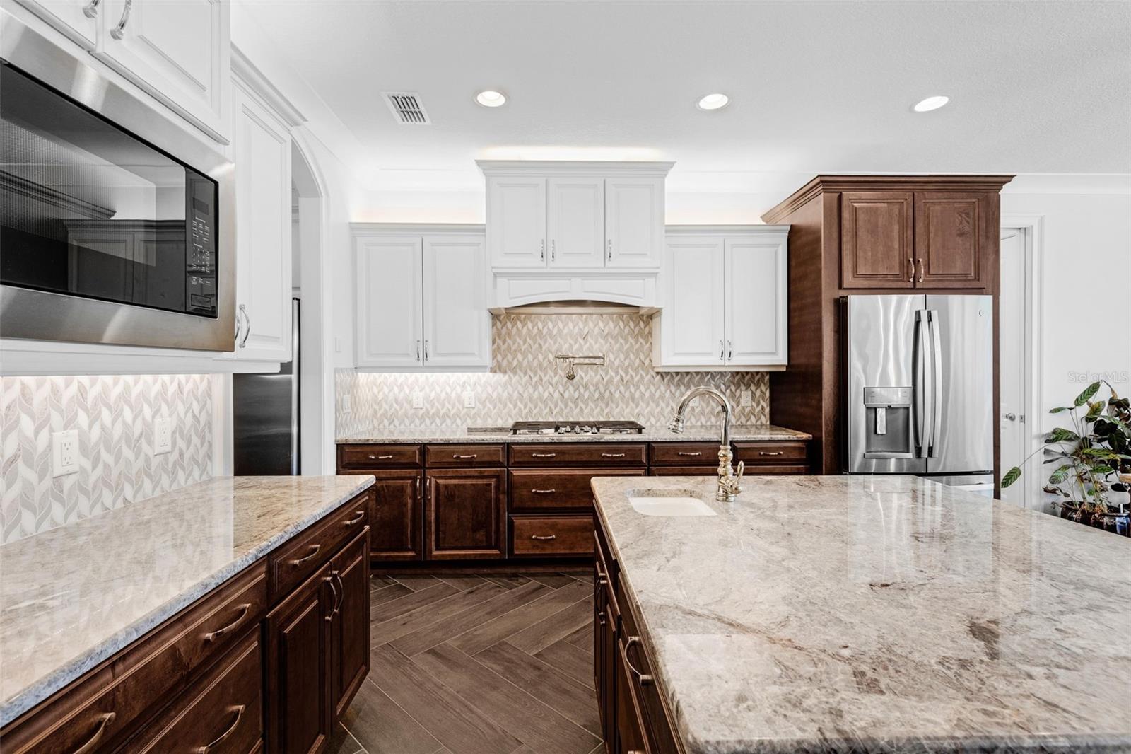 SILVER SPRINGS SHORES - Residential