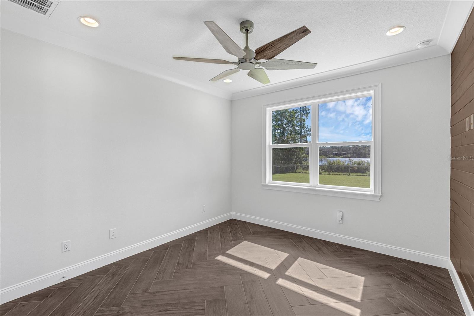 SILVER SPRINGS SHORES - Residential