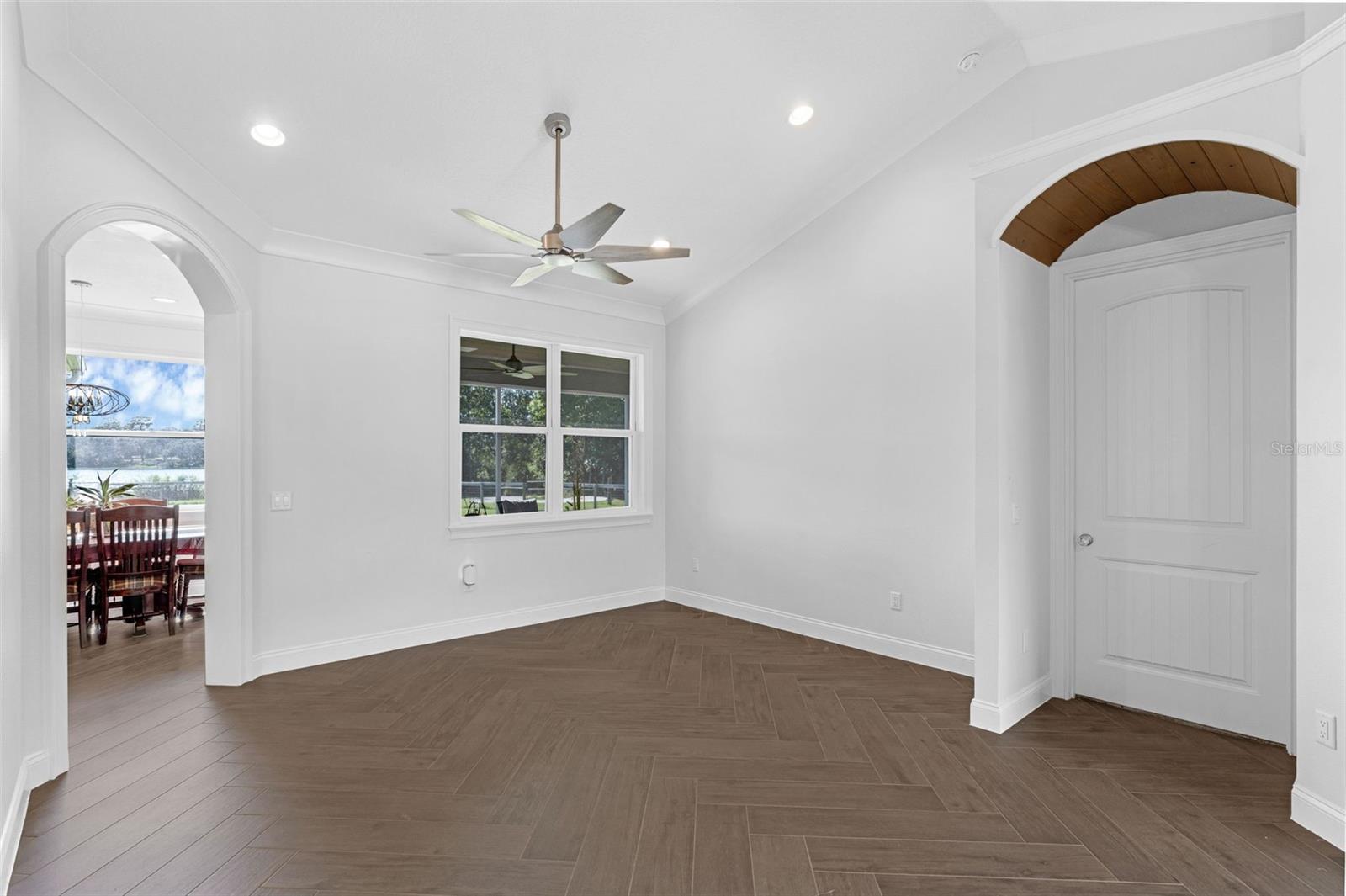 SILVER SPRINGS SHORES - Residential