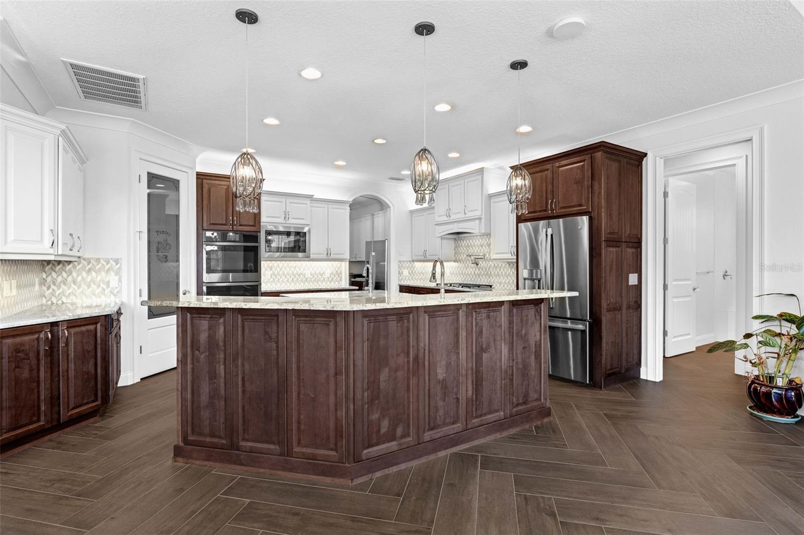 SILVER SPRINGS SHORES - Residential