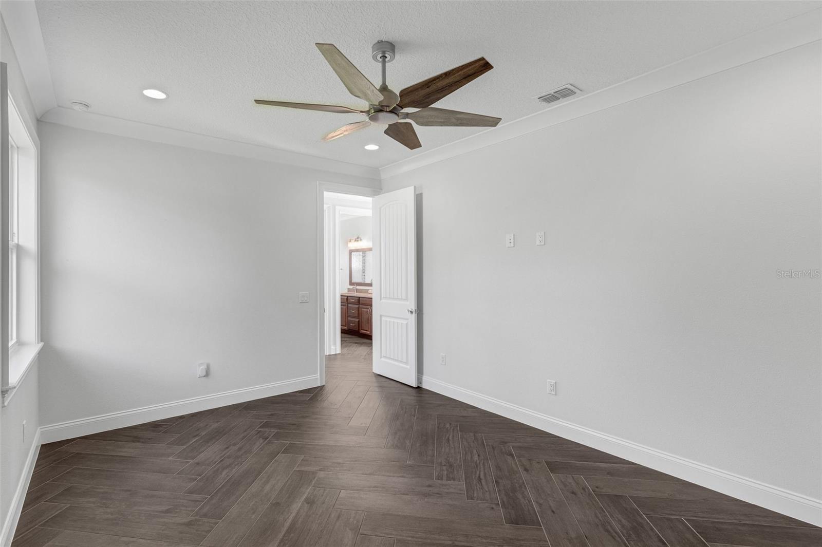 SILVER SPRINGS SHORES - Residential