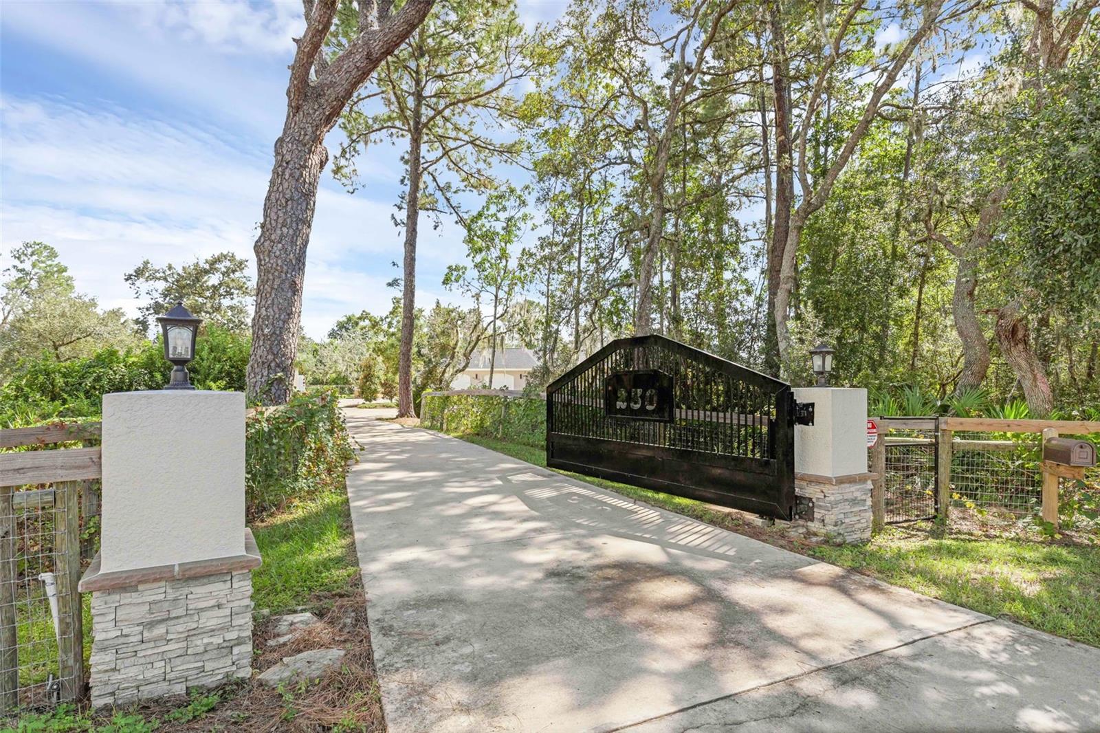 SILVER SPRINGS SHORES - Residential