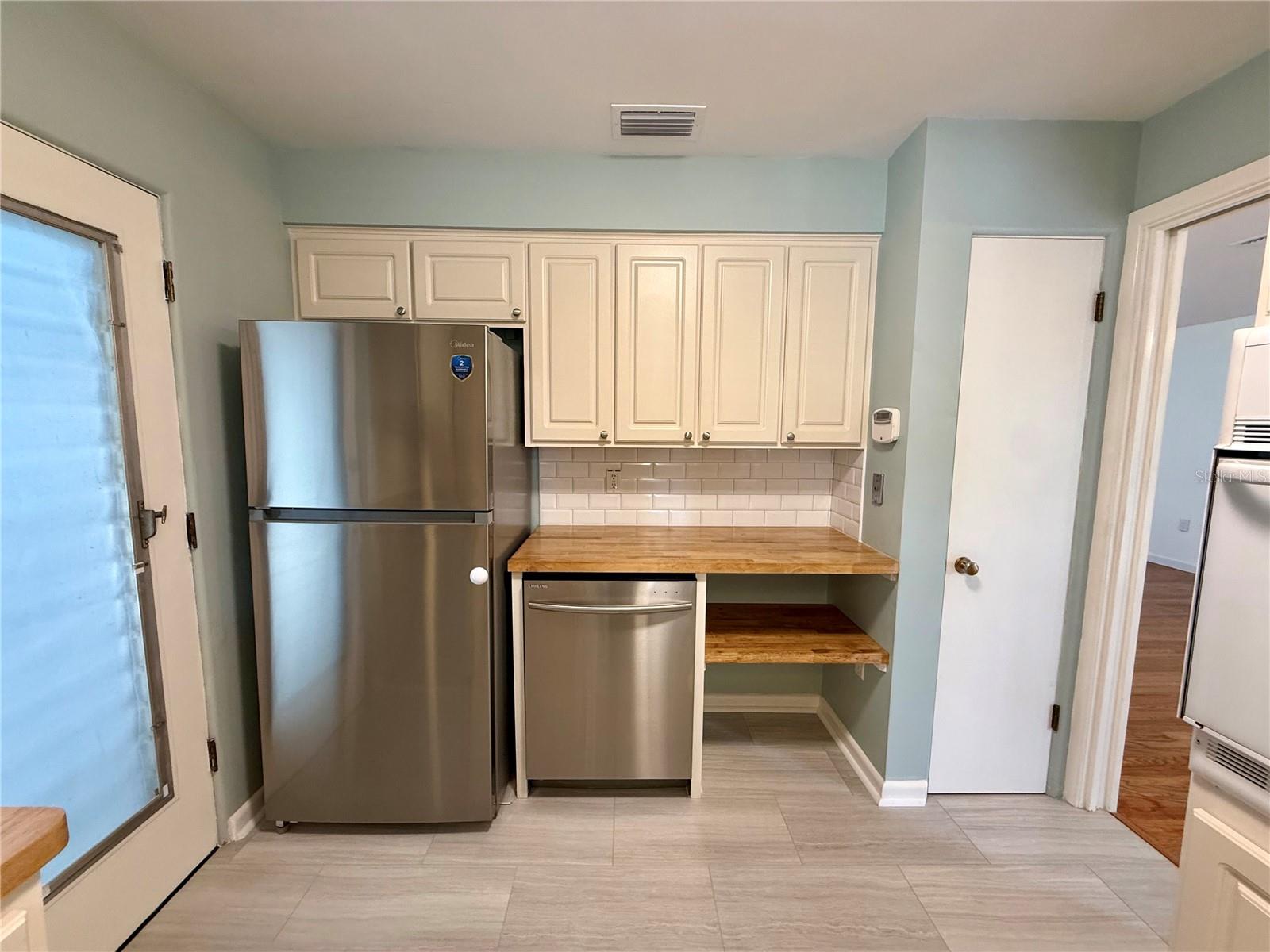 FRST HILLS - Residential Lease