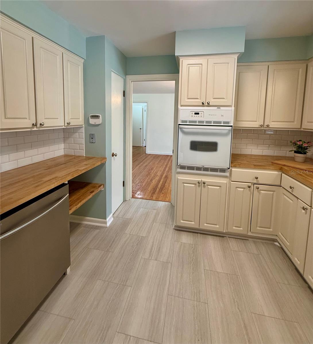FRST HILLS - Residential Lease