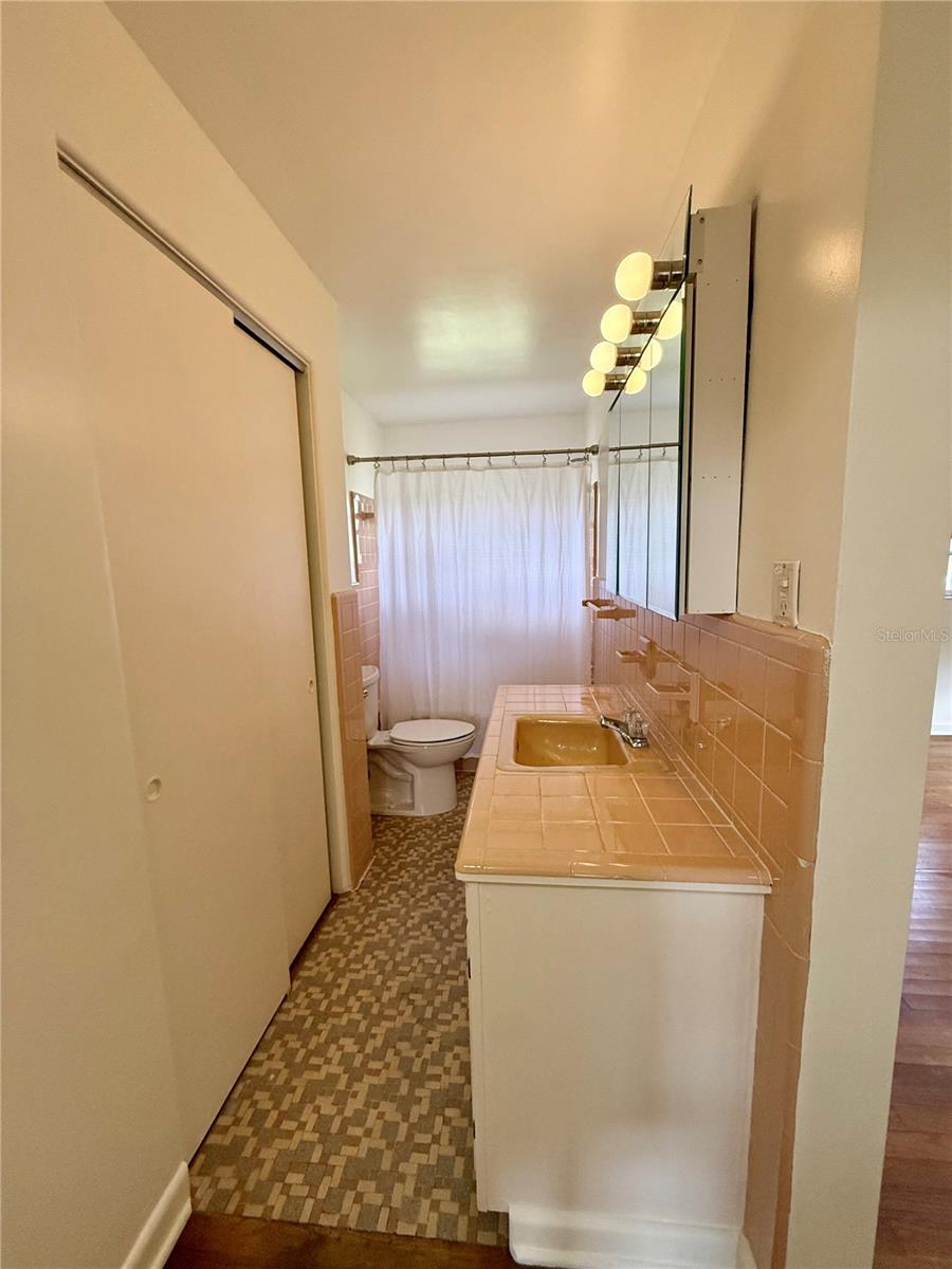 FRST HILLS - Residential Lease