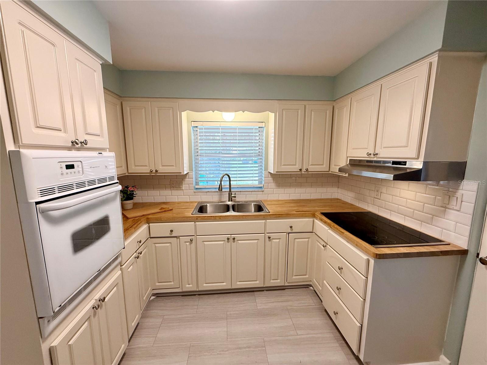FRST HILLS - Residential Lease
