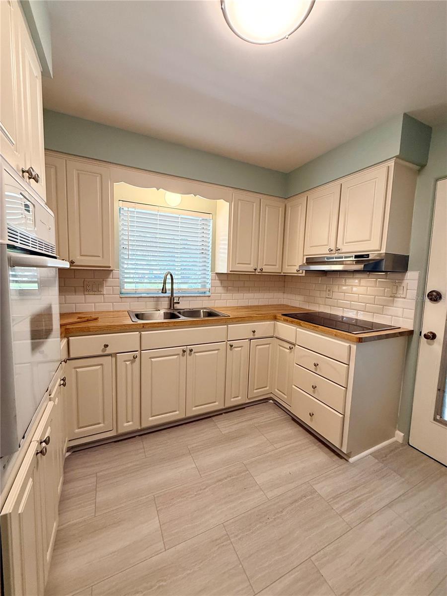 FRST HILLS - Residential Lease