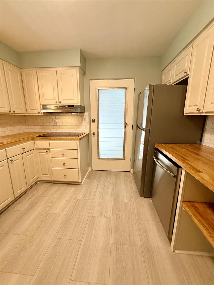 FRST HILLS - Residential Lease