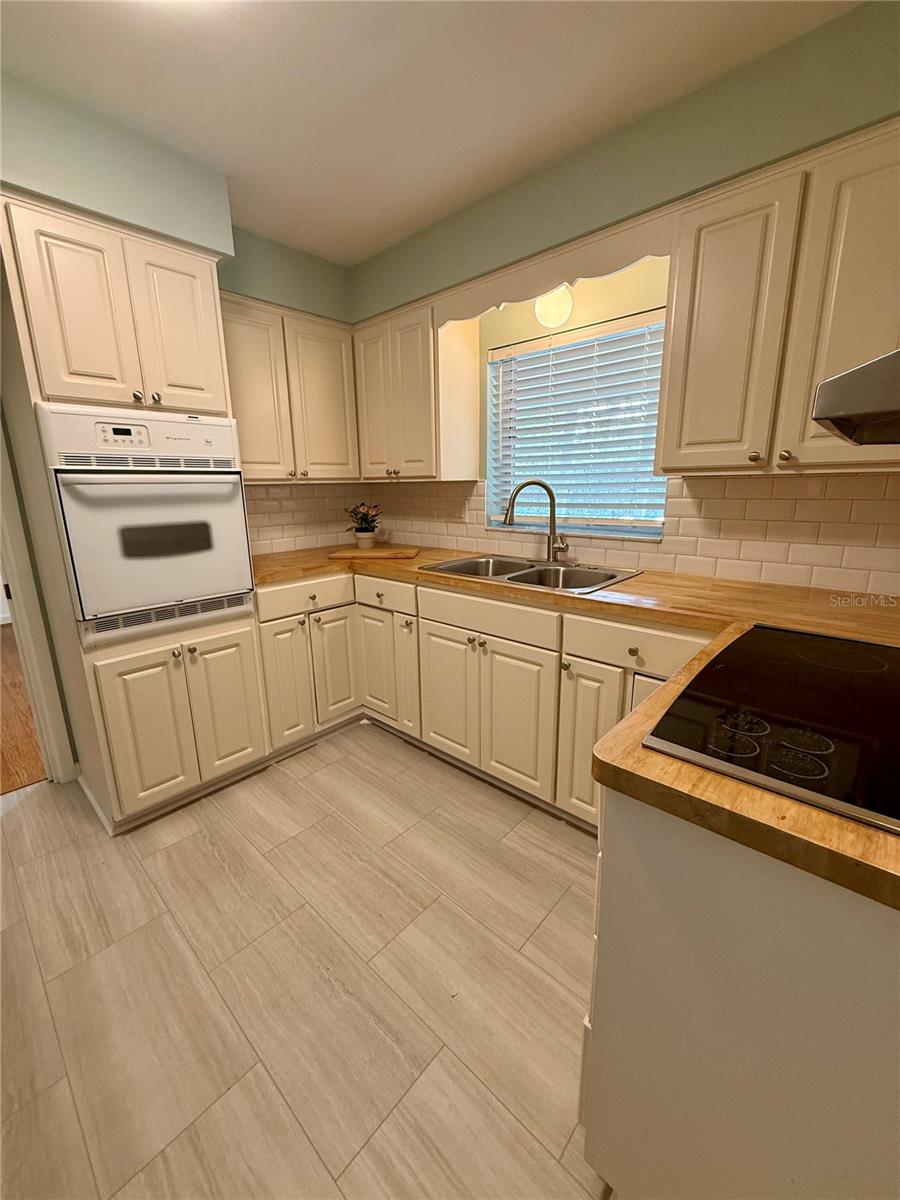 FRST HILLS - Residential Lease
