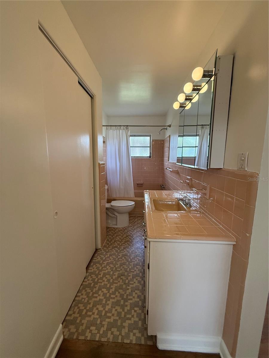 FRST HILLS - Residential Lease