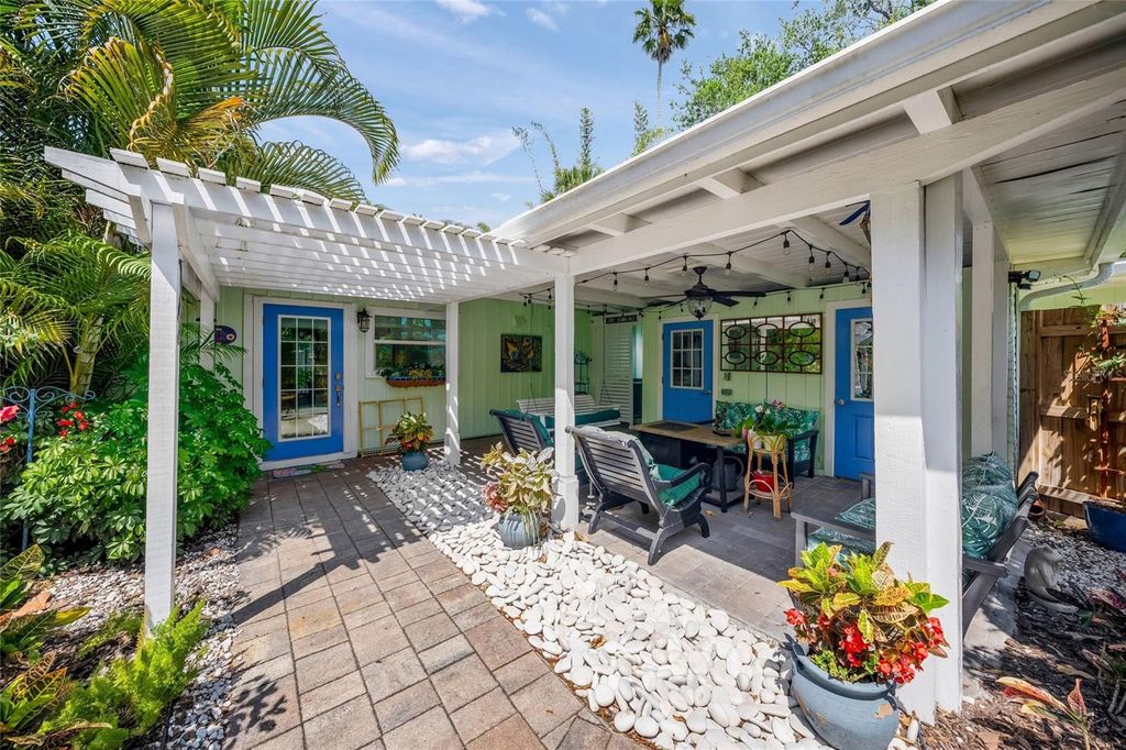 Photo of 3424 Old Oak Drive, Sarasota, FL 34239 (MLS # A4688216)