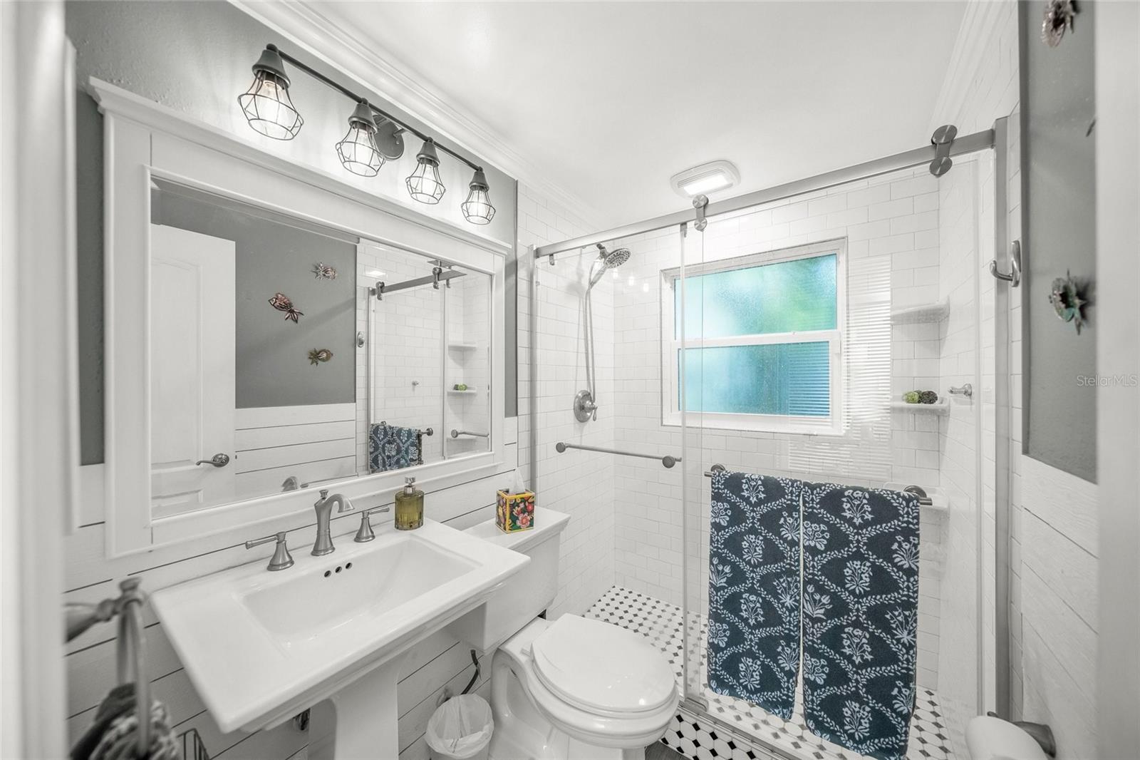 SHORELAND WOODS - Residential