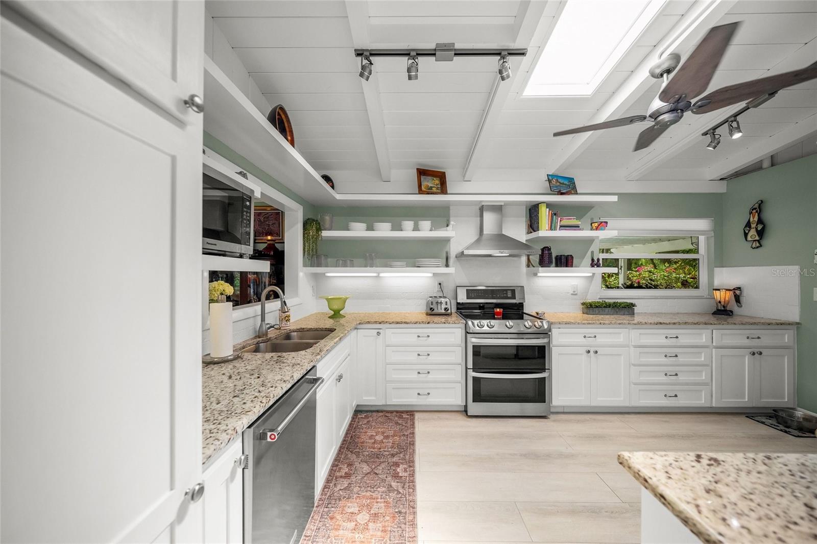 SHORELAND WOODS - Residential