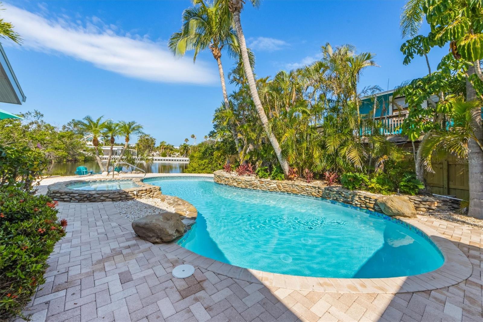 6806 PALM DRIVE