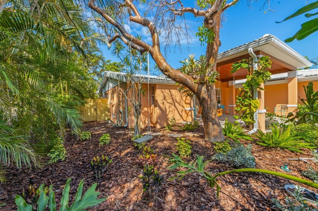 Photo of 6806 Palm Drive, Holmes Beach, FL 34217 (MLS # A4656531)