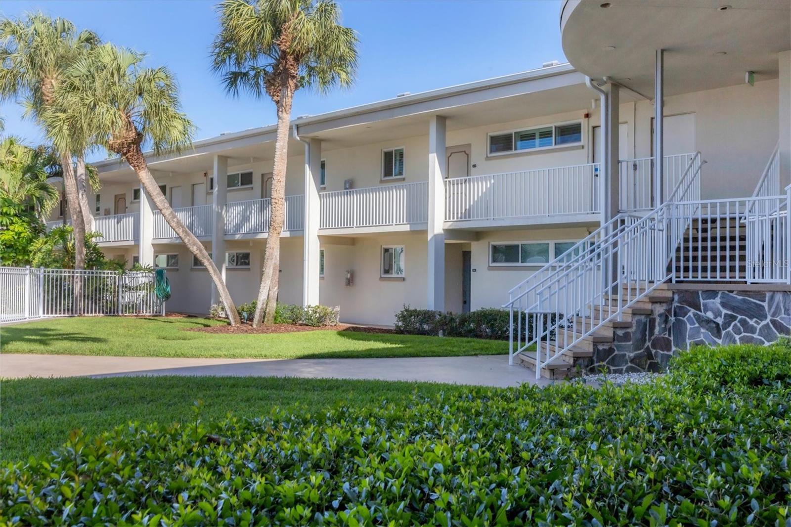 Kingston Arms on St. Armands Circle turn-key furnished Condo, 2 beds, 2 baths, second floor overlooking a quiet residential street. Look no further for the perfect vacation retreat. No need for a car, walkable to the many fine shops and local restaurants, take the BayRunner Trolley to downtown Sarasota for the day, book a guided Kayak tour through the mangrove tunnels or spend the day at Lido Beach, only a four minute walk! Many dates available and rates vary by season.